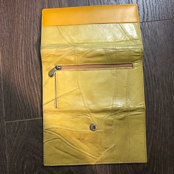 ❗️BOGO - Yellow Wallet - Picture 2 of 3